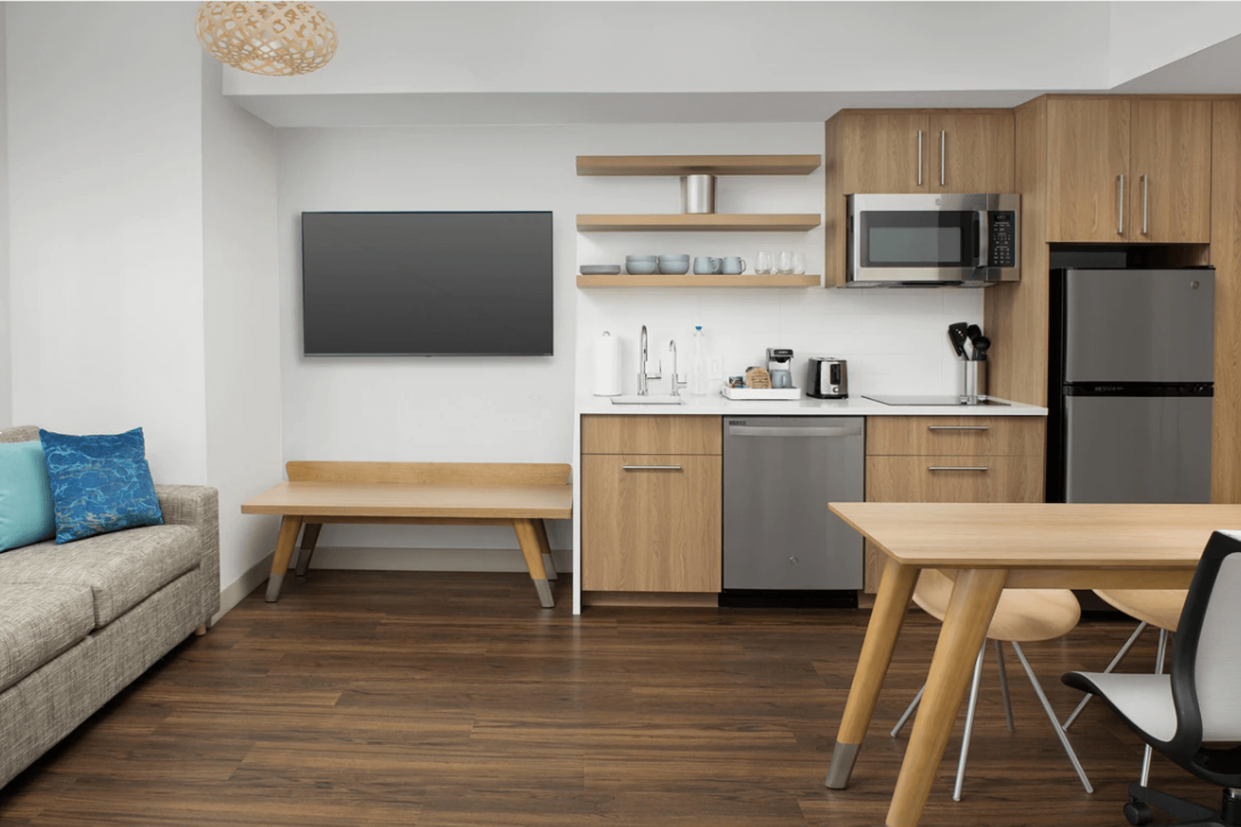 P1050-Pole-White-1-1