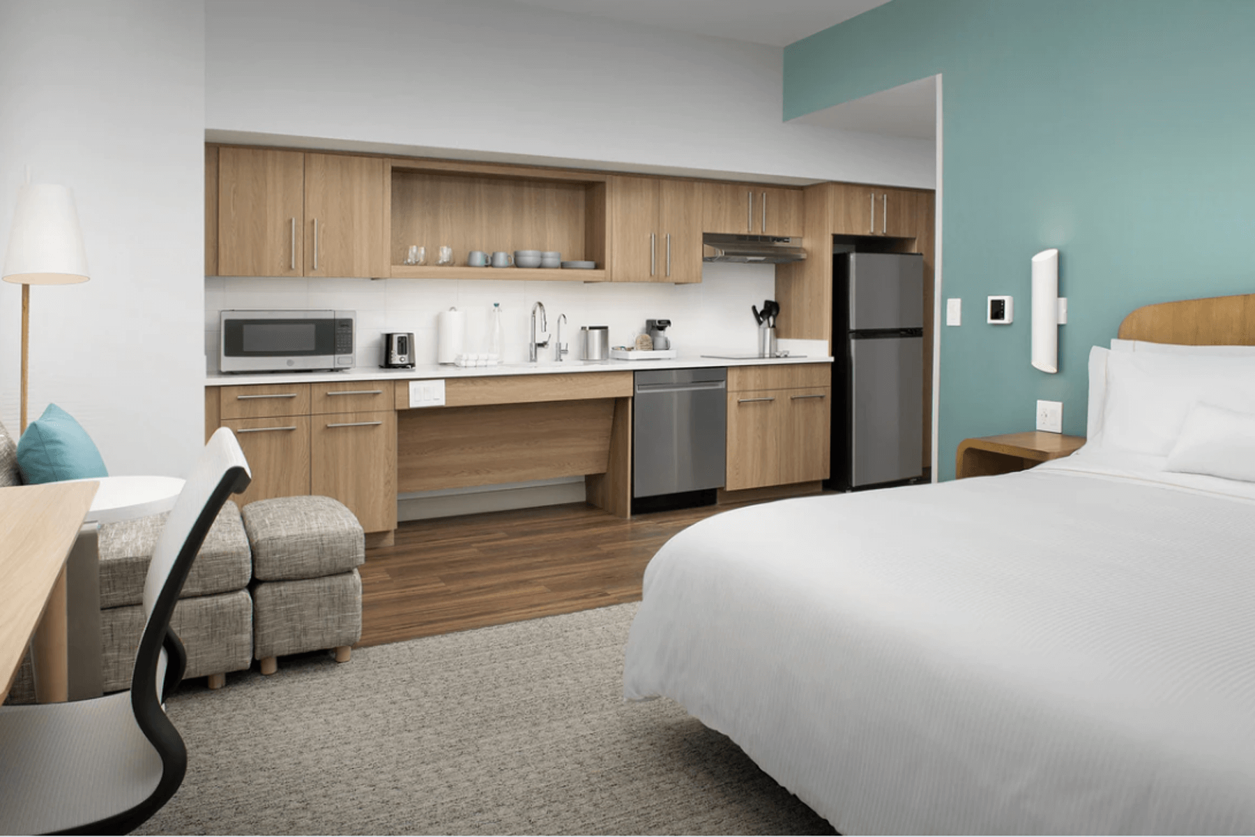 P1050-Pole-White-2-1